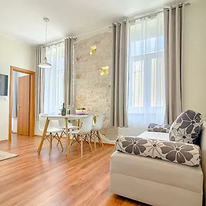 https://apartment-zora-natale.in-istria.net